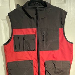 Men’s duluth trading company vest. Gently used. No signs of wear.